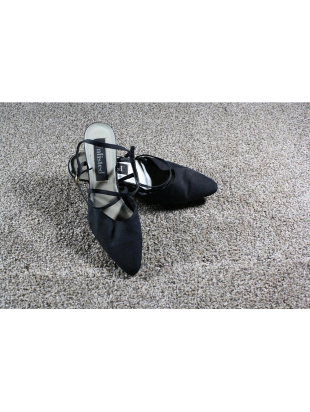 Unisa Black Pointed-Toe Ankle-Strap Heels – Size 8½